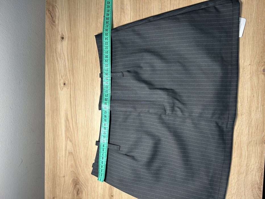 Чорна міні спідниця у смужку