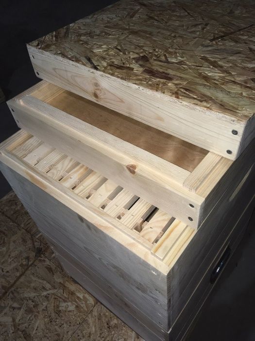 Корпуса для ульев, пчелиные улья, рамки