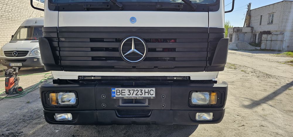 Молоковоз водовоз Mercedes-Benz 1834 LS