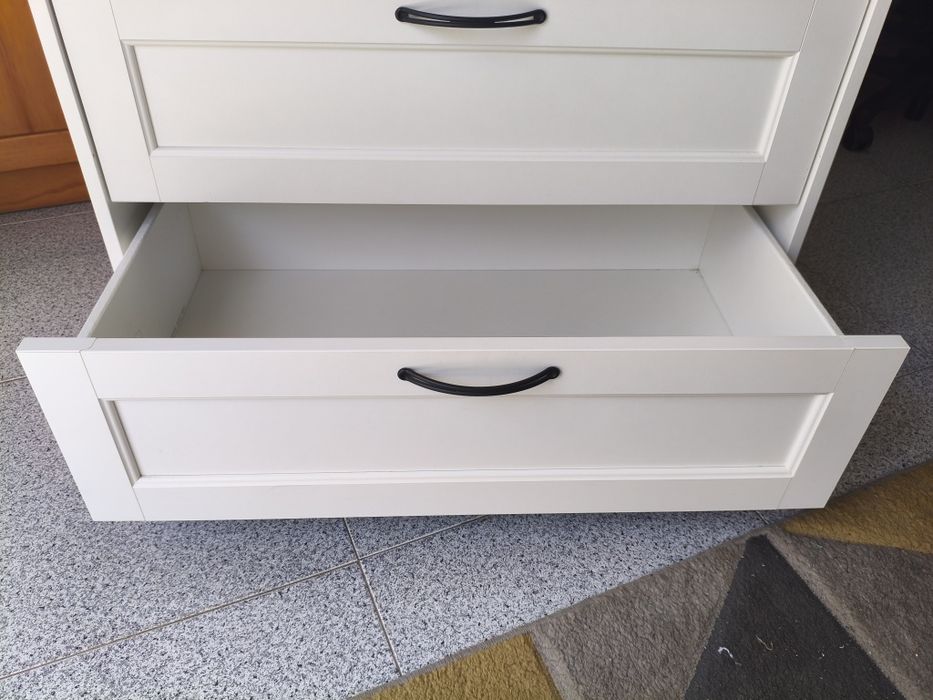 Conjunto de quarto SONGESAND: cómoda (4 gavetas) + mesa de cabeceira