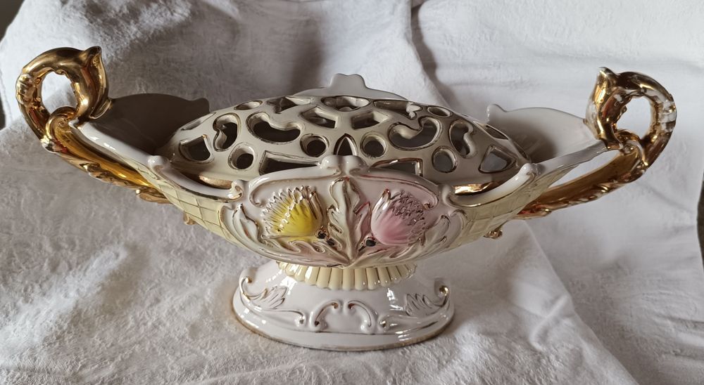 Floreira ou centro de mesa da fabrica RB de Alcobaça, formato ovalado