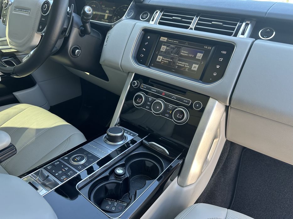 Продам ИДЕАЛЬНЫЙ RANGE ROVER 4.4 TDi официал