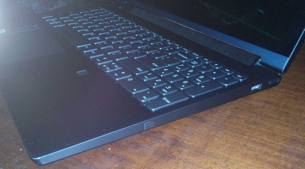 Ноутбук Lenovo Yoga 9 15IMH5 под ремонт