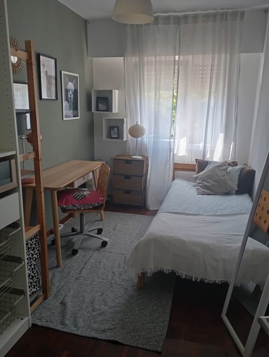 Quarto em Oeiras perto da estação e Nova SBE