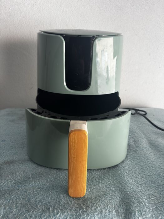 Air fryer semi nova