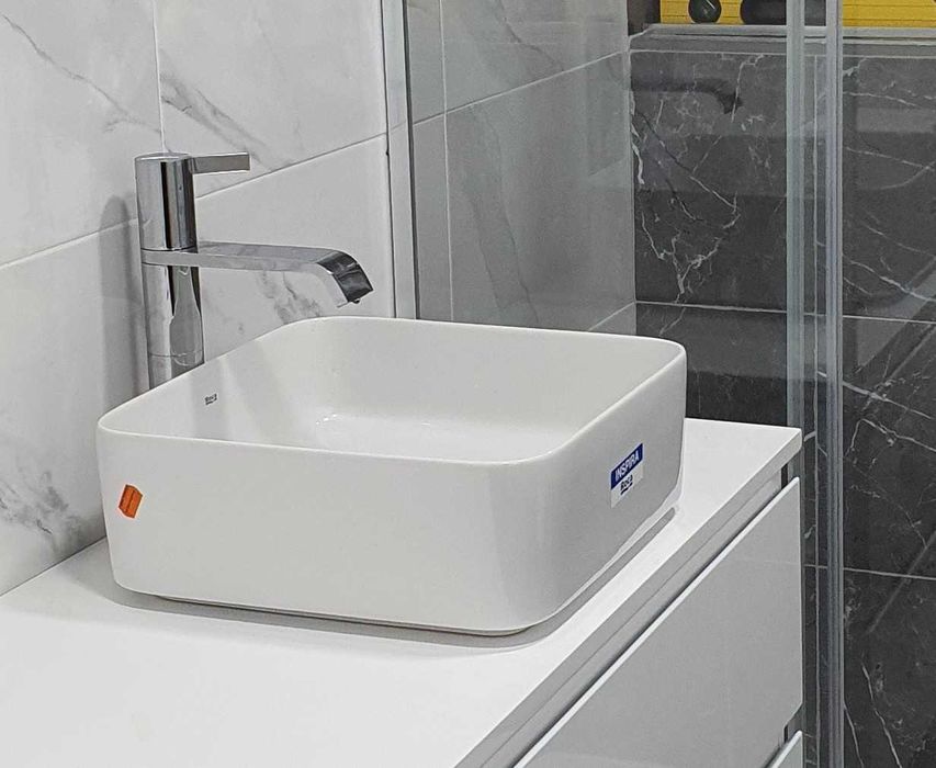 Vendo Lavatório de Bancada  assentar da Roca 370x370x140 mm branco