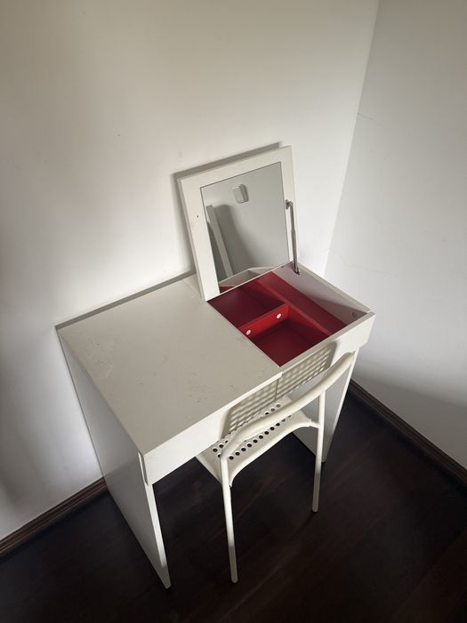 Cama solteiro+ colchão+ comoda+maquiadora