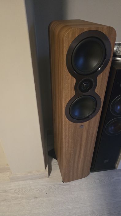 Vendo colunas QAcoustics 3050c completamente novas  , com 1 mes