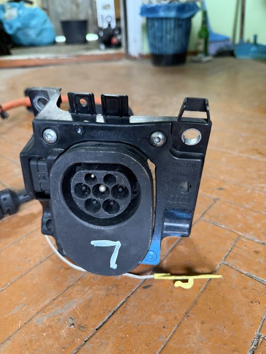 Кабель для зарядки автомобіля Audi E Tron 18- 4KR971106G англія
