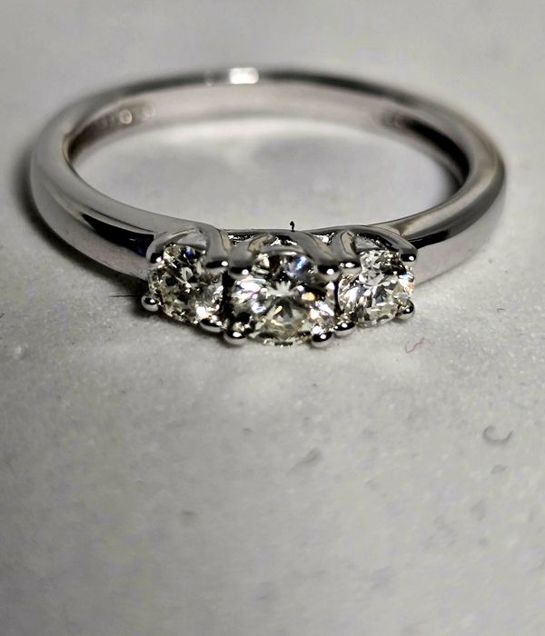 Золоте кільце з діамантами Tiffany. Кольцо с бриллиантами