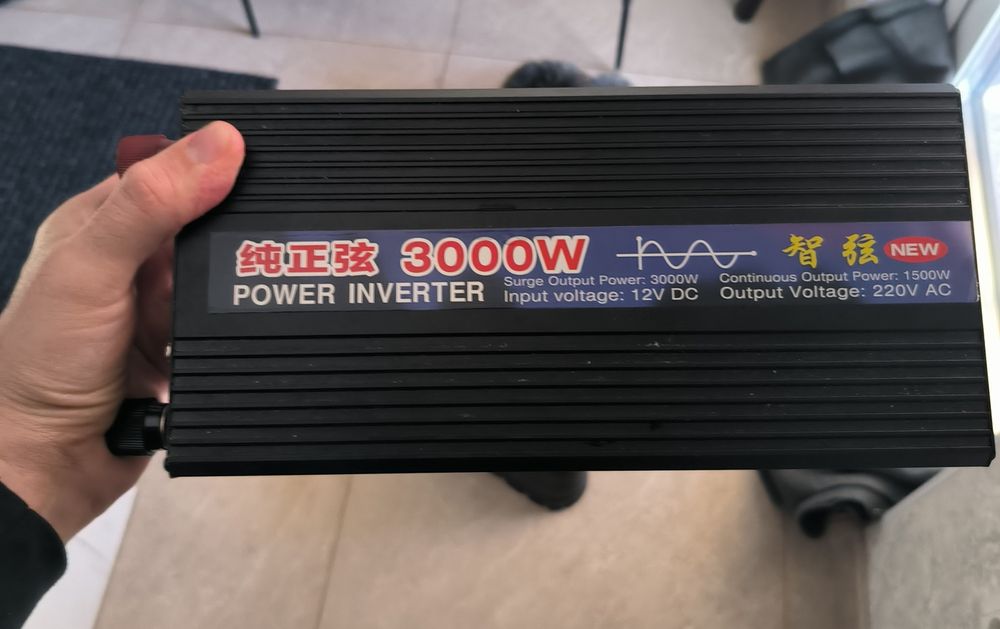 Инвертор 1500 / 3000 Вт 12 220 с чистым синусом