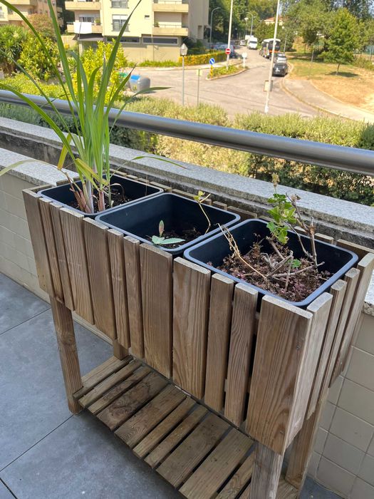 Caixa de plantio de jardim elevado em madeira - para ervas/flores