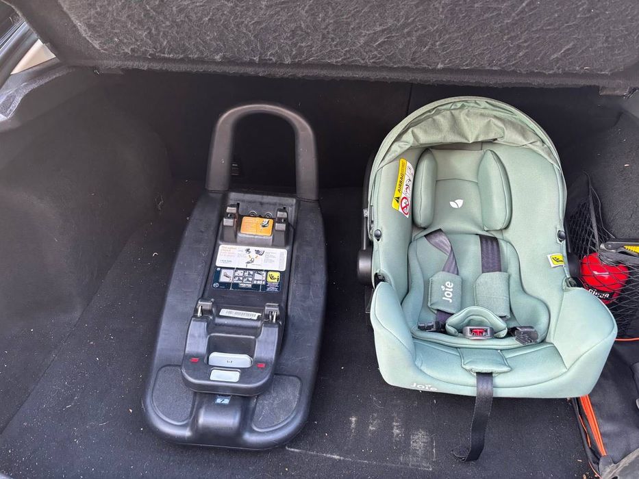 Fotelik samochodowy + baza