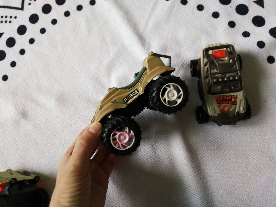3 auta wojskowe auta terenowe zabawki