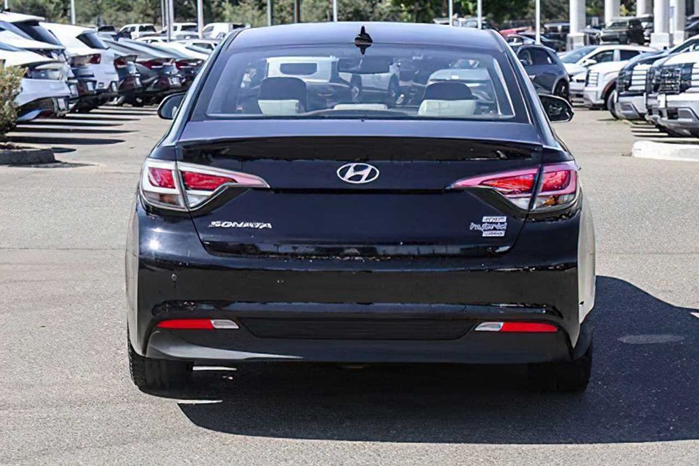 Hyundai Sonata Plug-in Hybrid Limited      2016