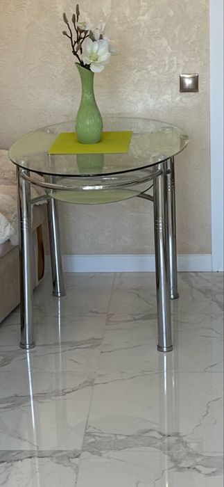 Продам скляний стіл овальноі форми