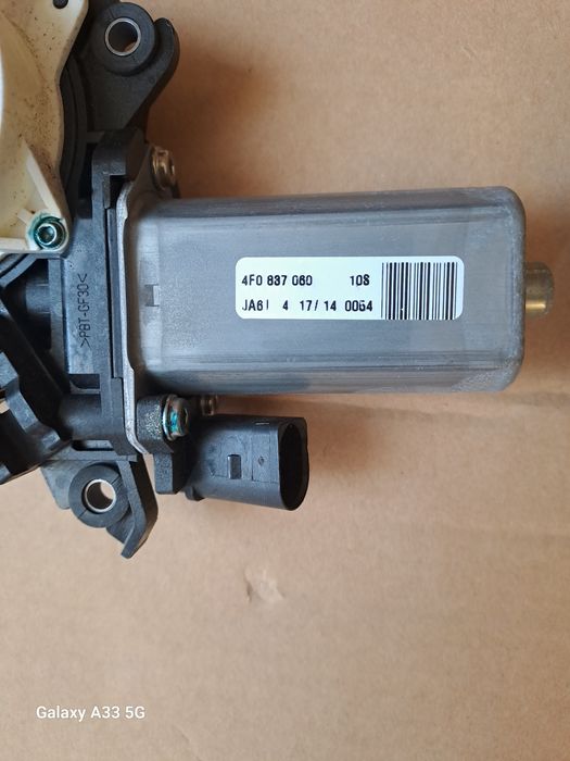 Porsche Panamera Моторчик дотяжки дверей