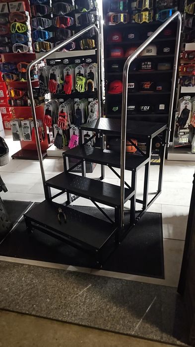 Escadas Rolote 4 Degraus com corrimão