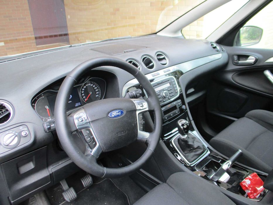 Ford S-Max — fotografia 5