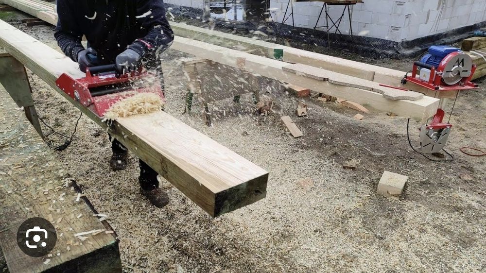 Struganie heblowanie drewna na budowie strug hebel