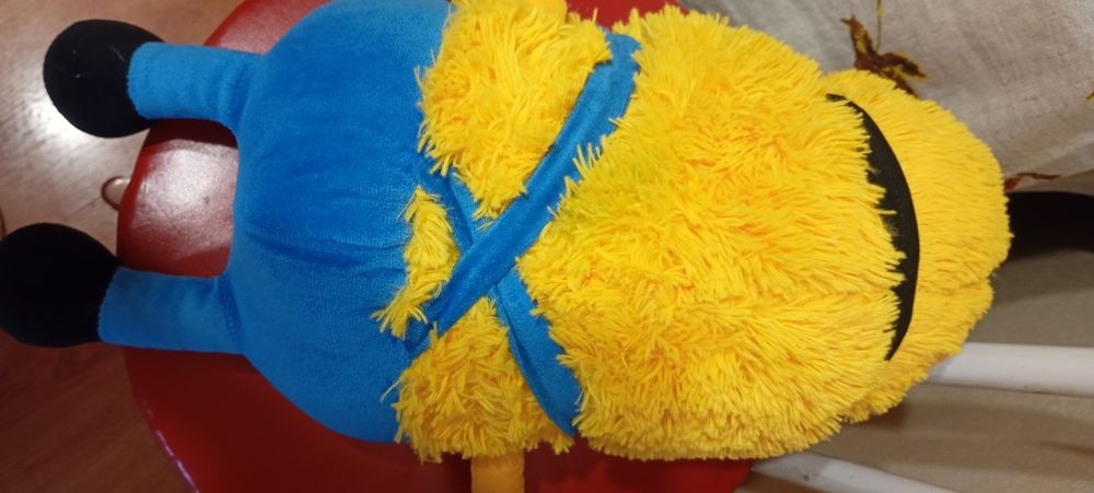 Іграшка велика яскрава