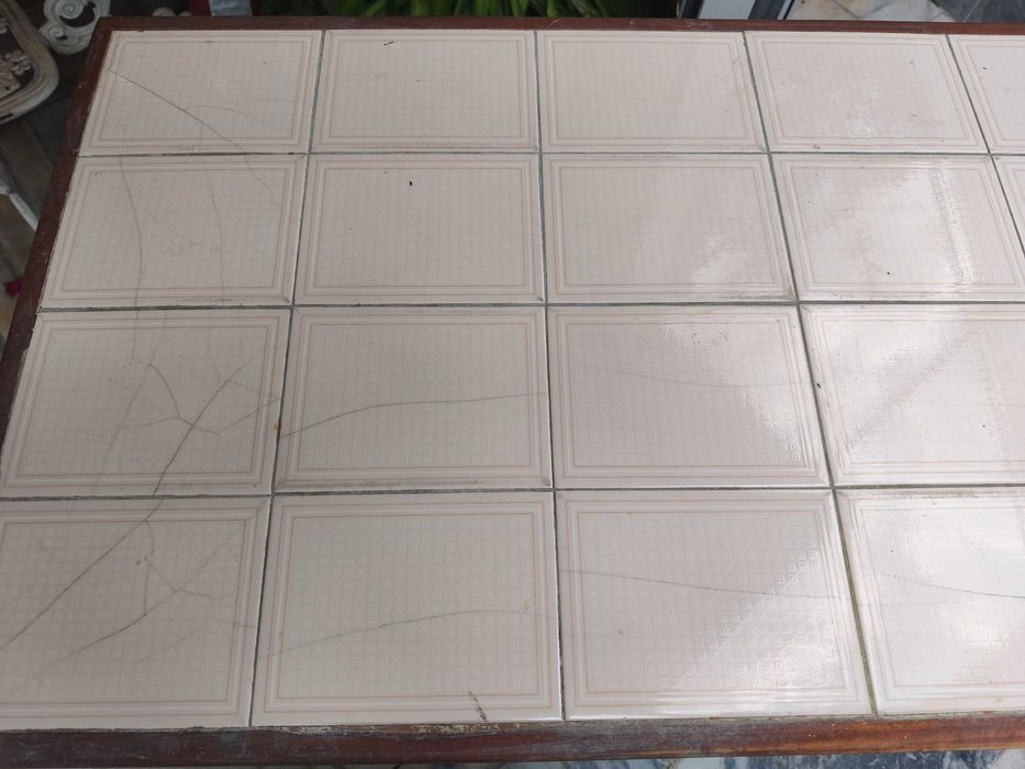Mesa madeira com azulejos