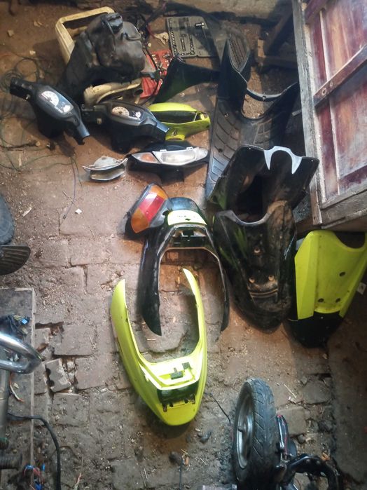 Продам скутер Сузукі сепія 2т по запчястинам