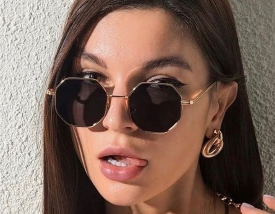 Стильна модель окулярів в формі ромб