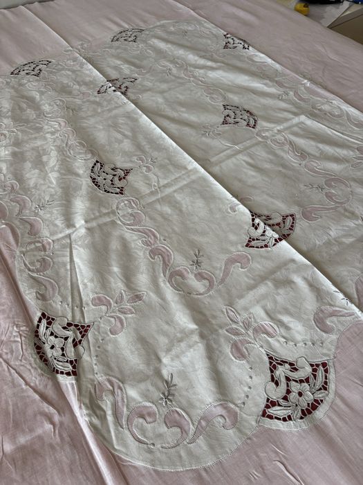Colcha de organdy e bordado da Madeira
