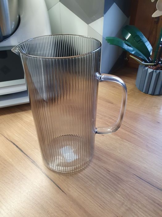 Nowy dzbanek ryflowany