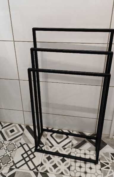 Wieszak na ręczniki wolnostojący czarny metal loft nowoczesny