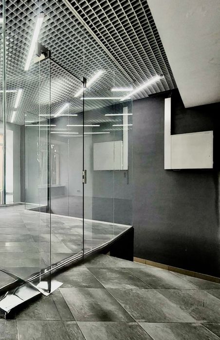 Універсальне приміщення в центрі міста.