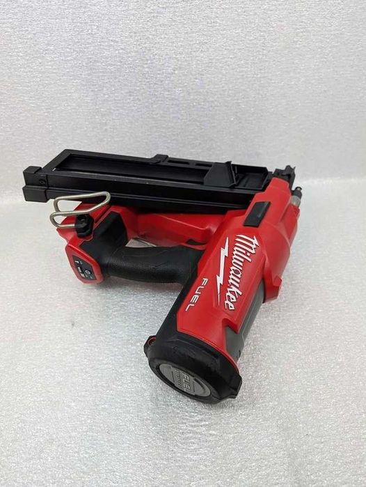 Gwoździarka akumulatorowa Milwaukee M18 FUEL 2745-20 — 30–34–90 mm, oryginał