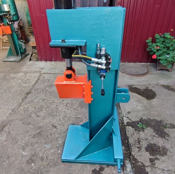 Дровоколи гідравлічний.