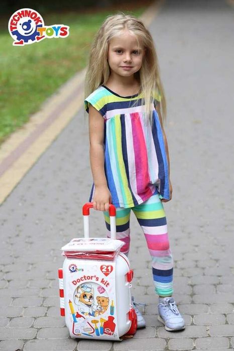 Дитячий набір лікаря у валізі ТехноК 4319, 15 та 20 предметів,2 вида