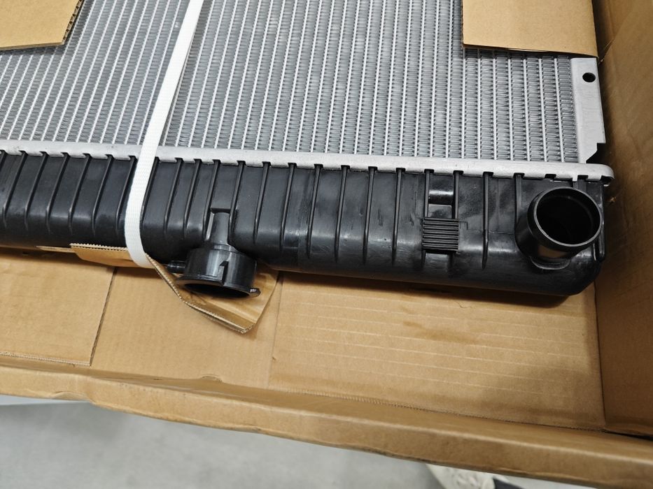 Radiador água Mercedes w123 - Novo