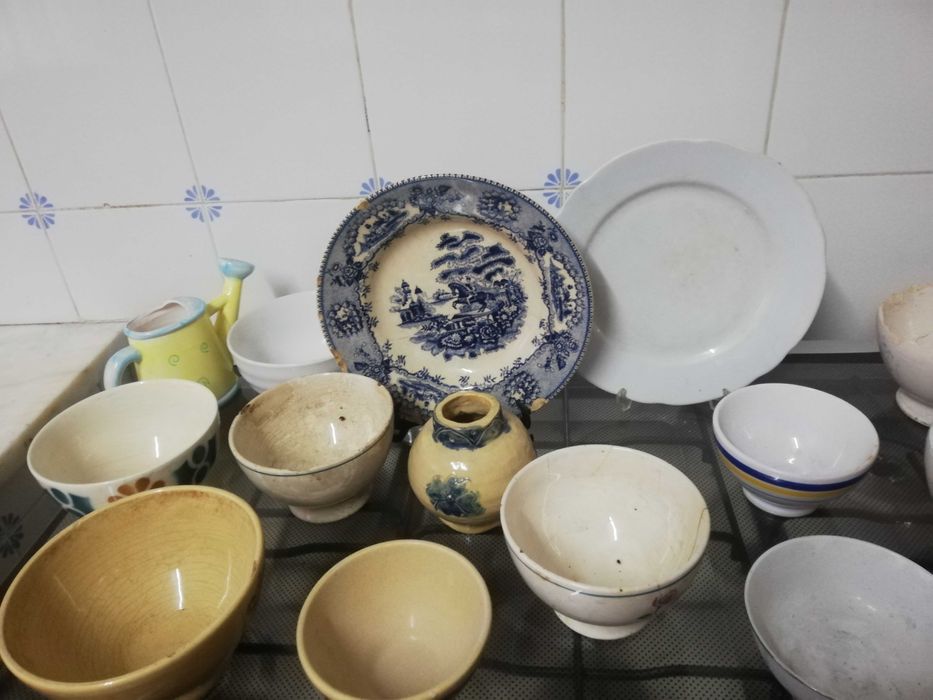 Peça de ginástica antiga entre outras coisas