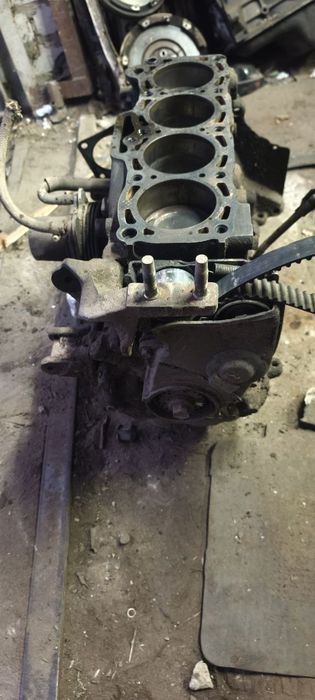 ДВС Mazda 626GD двигатель мотор двигун КПП стартер коленвал