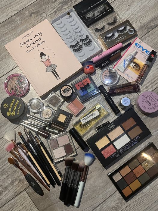 zestaw kosmetyków książka catrice paleta do konturowania maybelline