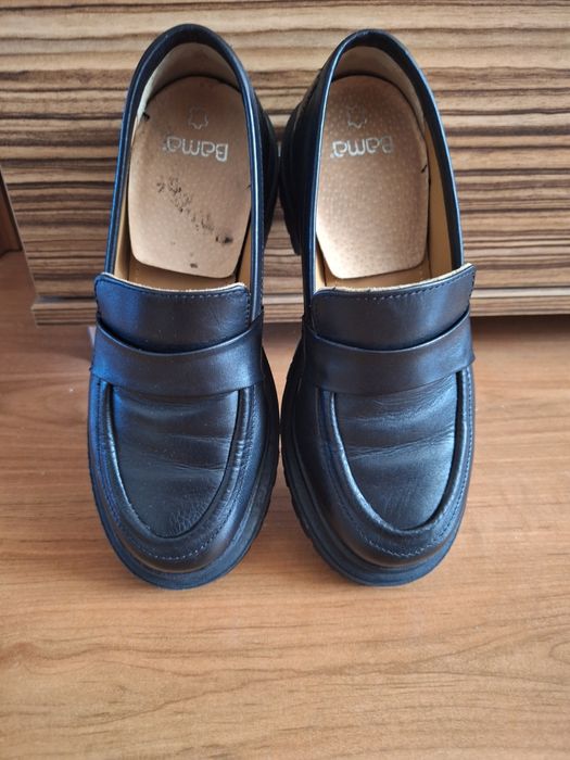 Półbuty loafersy skórzane Lasocki super stan