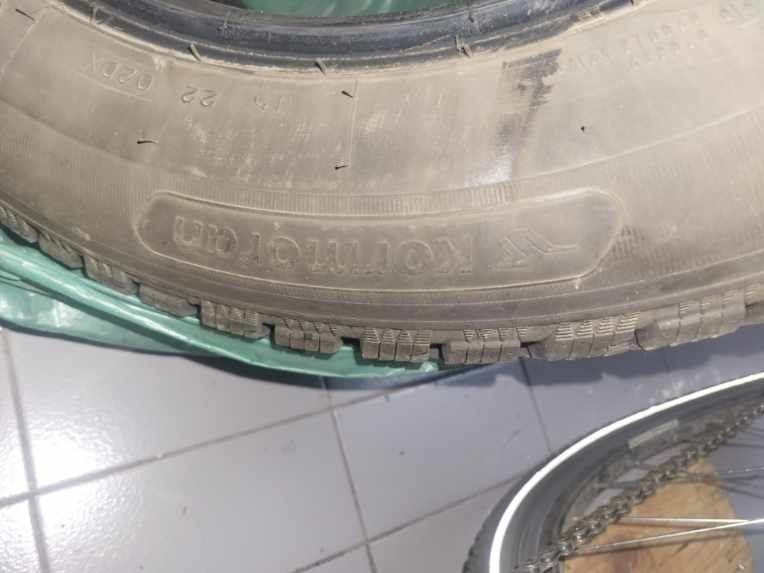 Opony zimowe  Kormoran 215/65 R17 99V