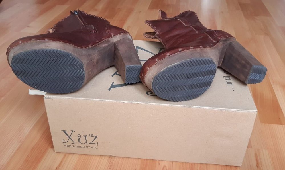 Botas em pele, da marca Xuz nº39