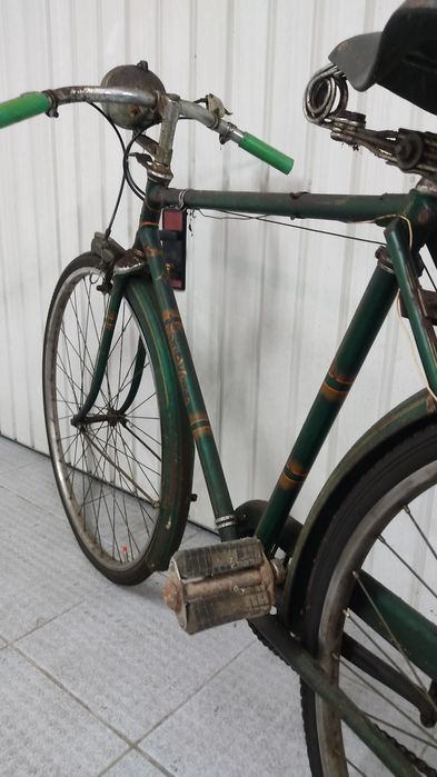 Bicicleta pasteleira com mais 50 anos