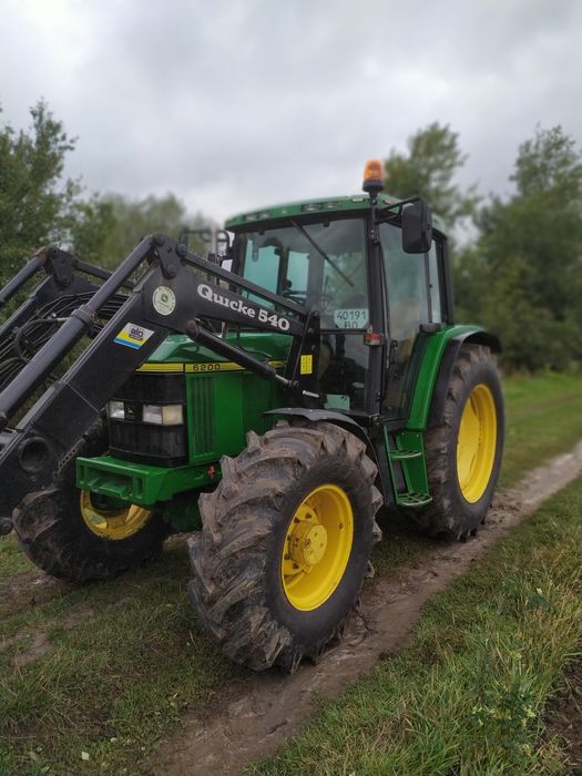 Трактор John Deere 6200