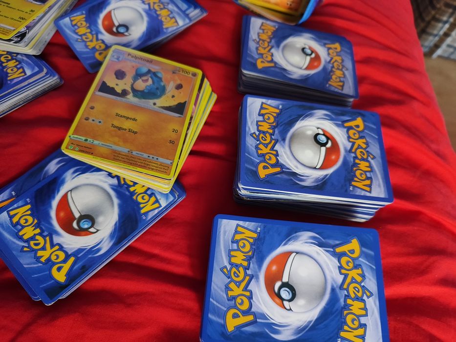 Vendo coleção Pokémon urgente. Vai a melhor oferta!