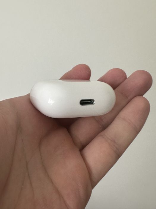 Etui ladujace airpods 4 A3053 A3050 A3058 Stan idealny