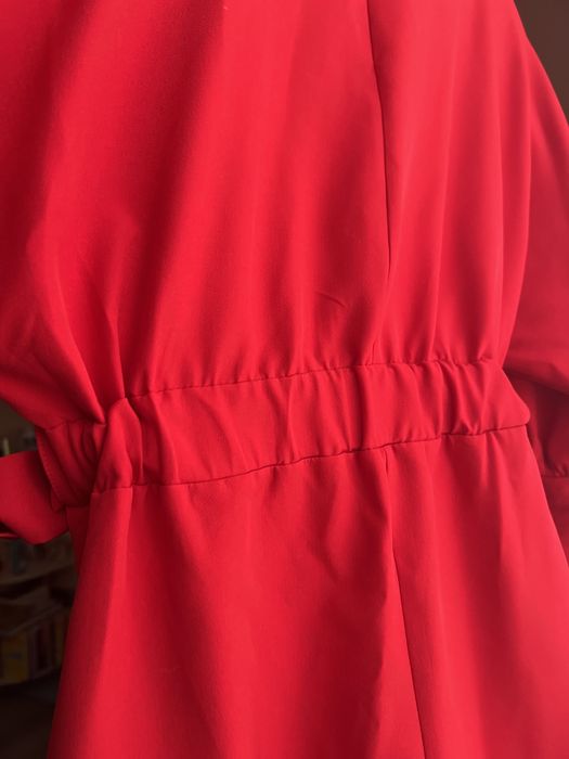 Червона жіноча сукня