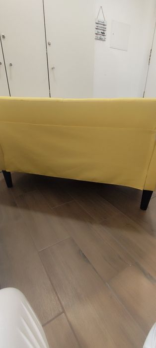 Vendo sofá amarelo dois lugares