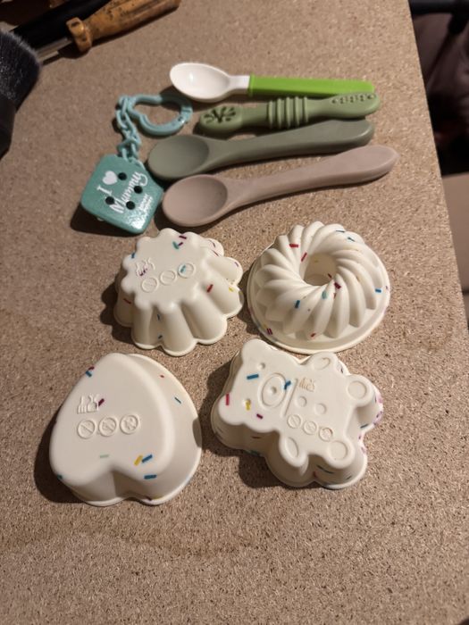 Дитячий посуд.