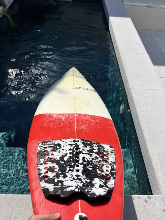 Prancha de surf 5”11 + leash
